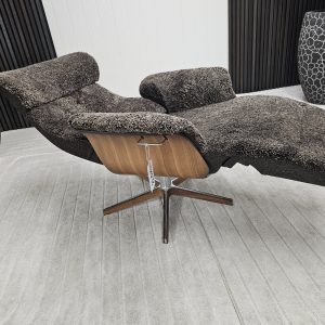 Conform Timeout lenestol fåreskinn med fothviler - Bilde 6