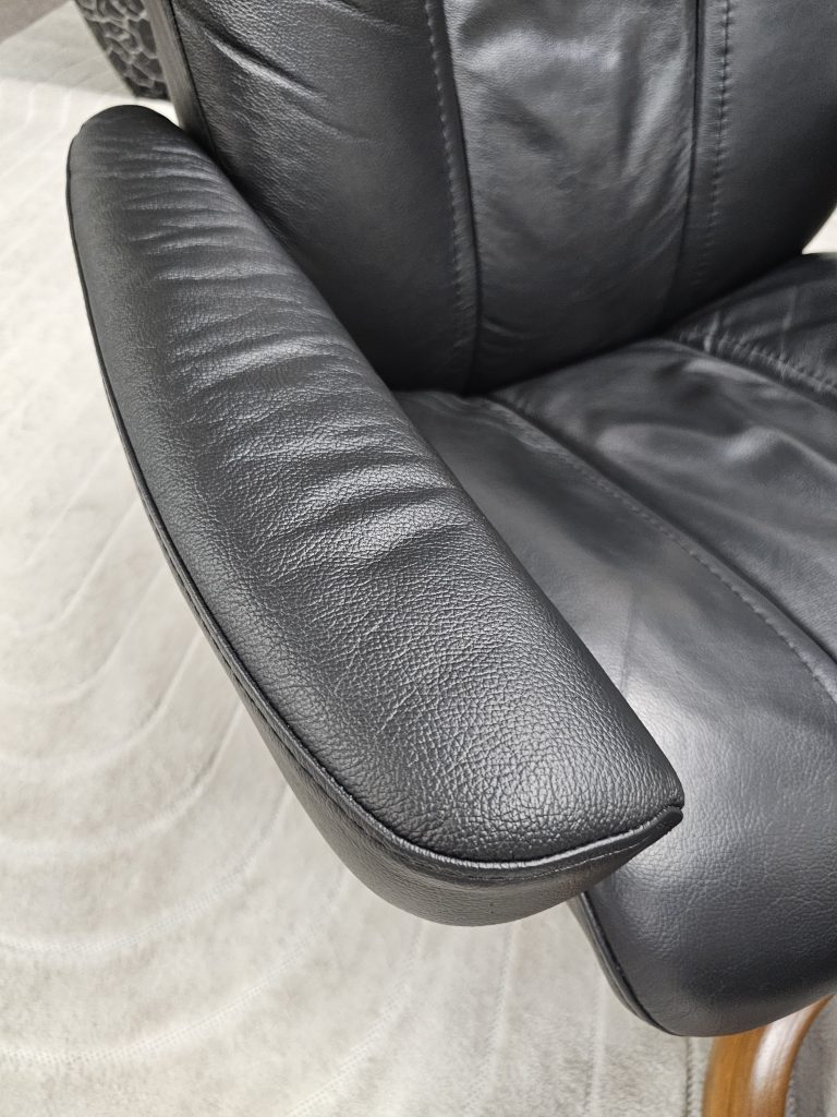 2 stk. Stressless® Wing lenestoler med krakk