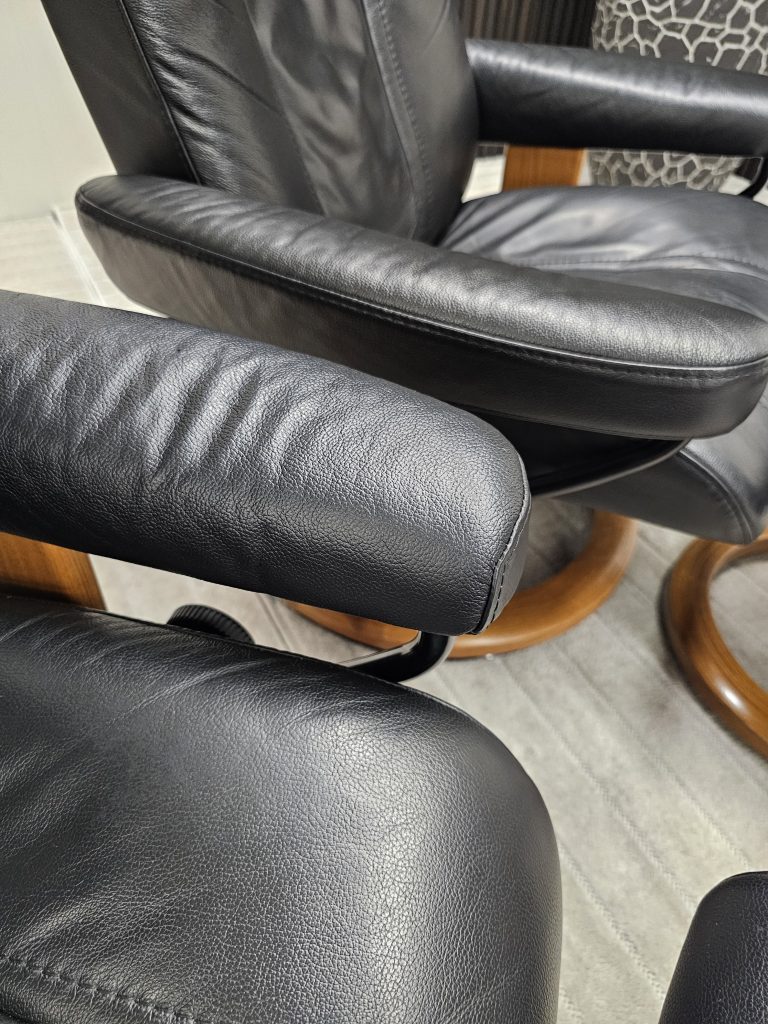 2 stk. Stressless® Wing lenestoler med krakk