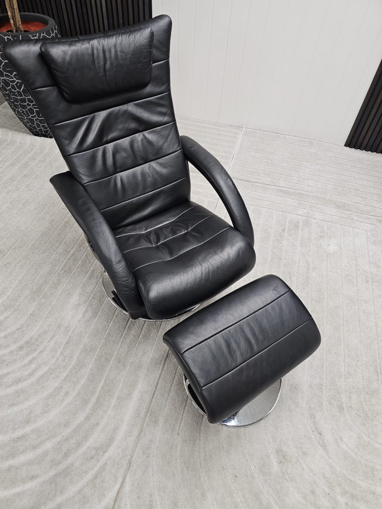 Brunstad Delta Swing lenestol med krakk
