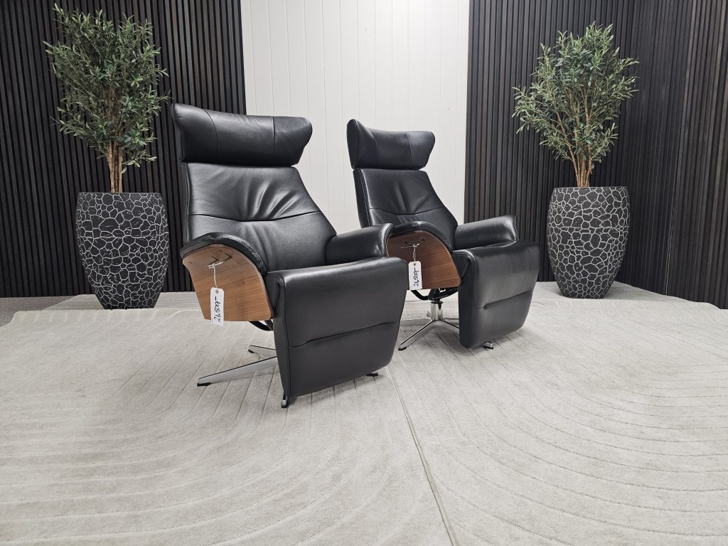 2 stk. Conform Air lenestoler med integrert fothviler