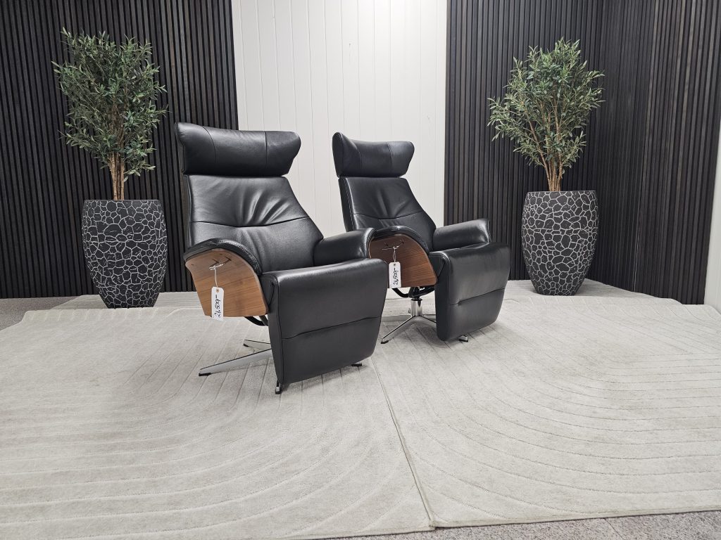 2 stk. Conform Air lenestoler med integrert fothviler
