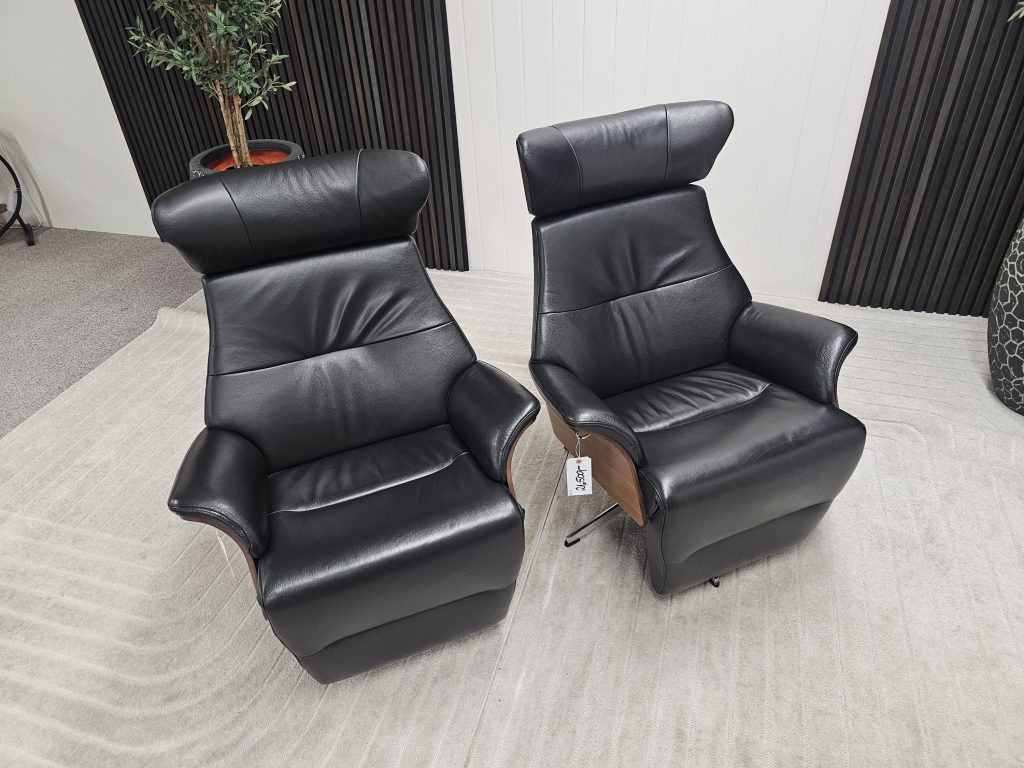2 stk. Conform Air lenestoler med integrert fothviler