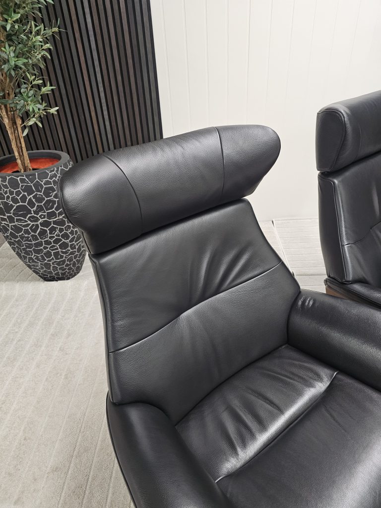 2 stk. Conform Air lenestoler med integrert fothviler