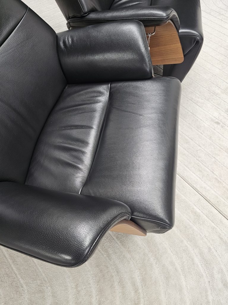 2 stk. Conform Air lenestoler med integrert fothviler