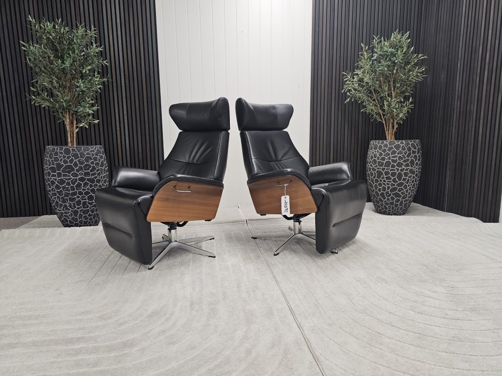 2 stk. Conform Air lenestoler med integrert fothviler