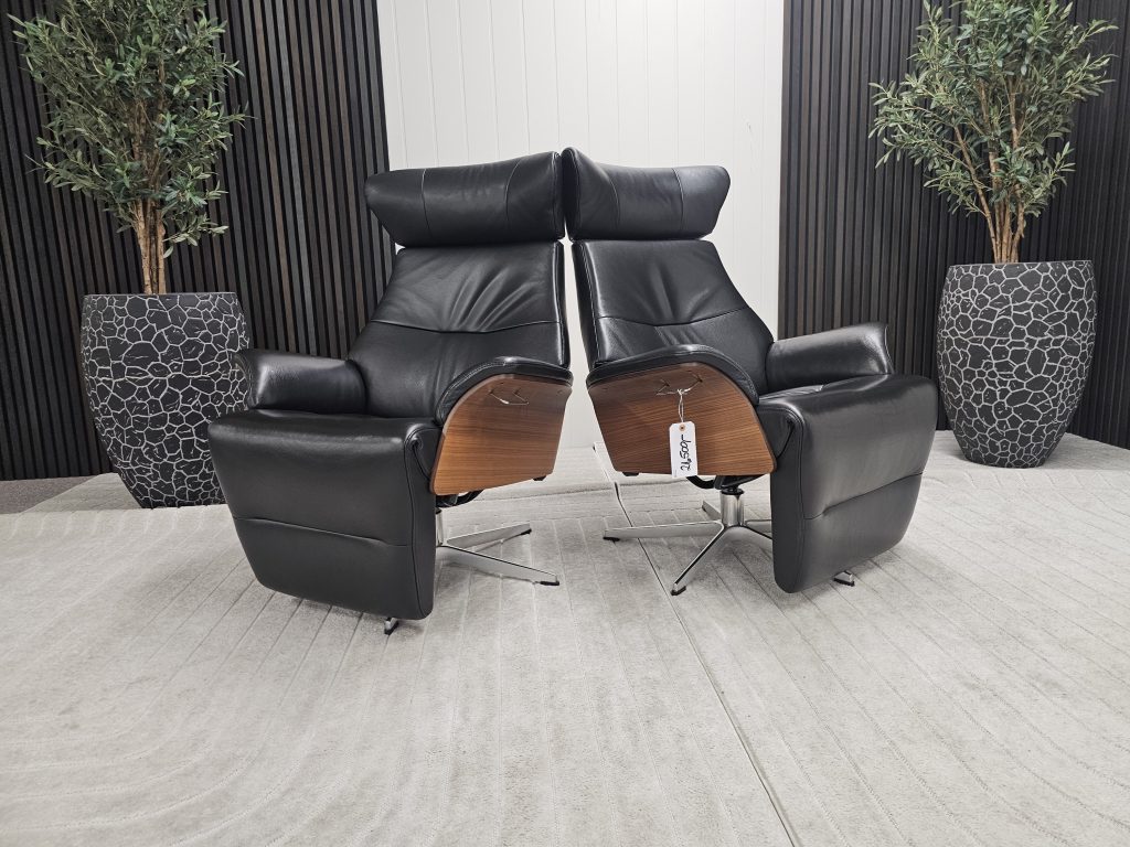 2 stk. Conform Air lenestoler med integrert fothviler