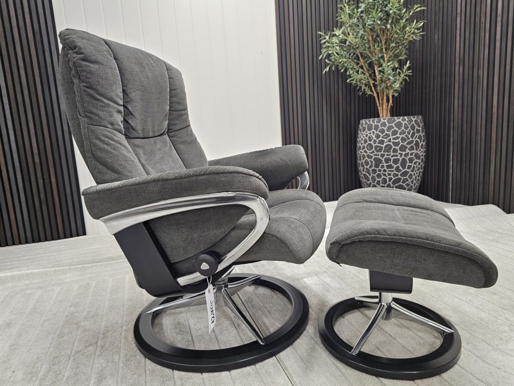 Stressless® Mayfair Signature lenestol med krakk