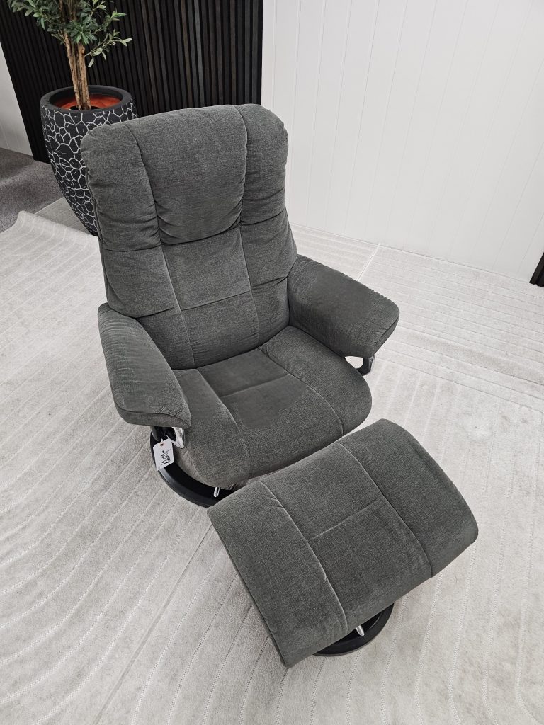 Stressless® Mayfair Signature lenestol med krakk
