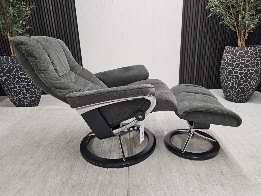 Stressless® Mayfair Signature lenestol med krakk