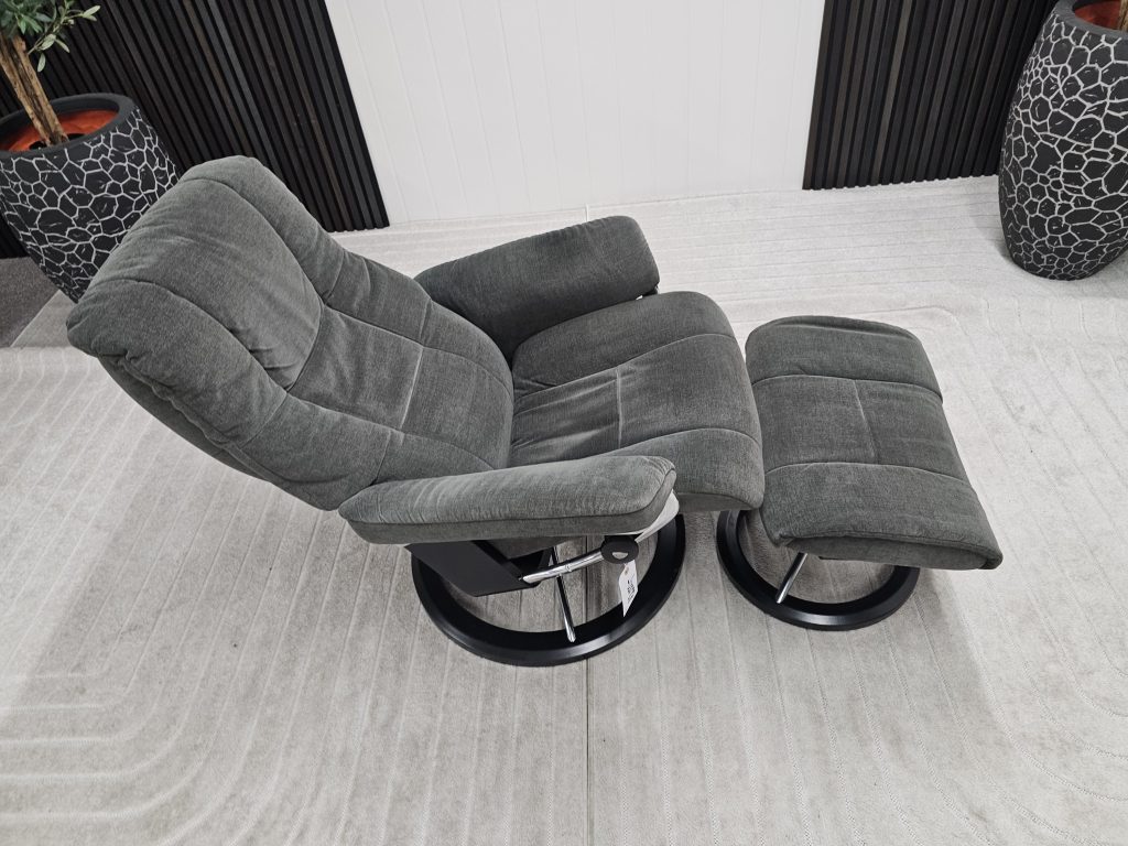 Stressless® Mayfair Signature lenestol med krakk