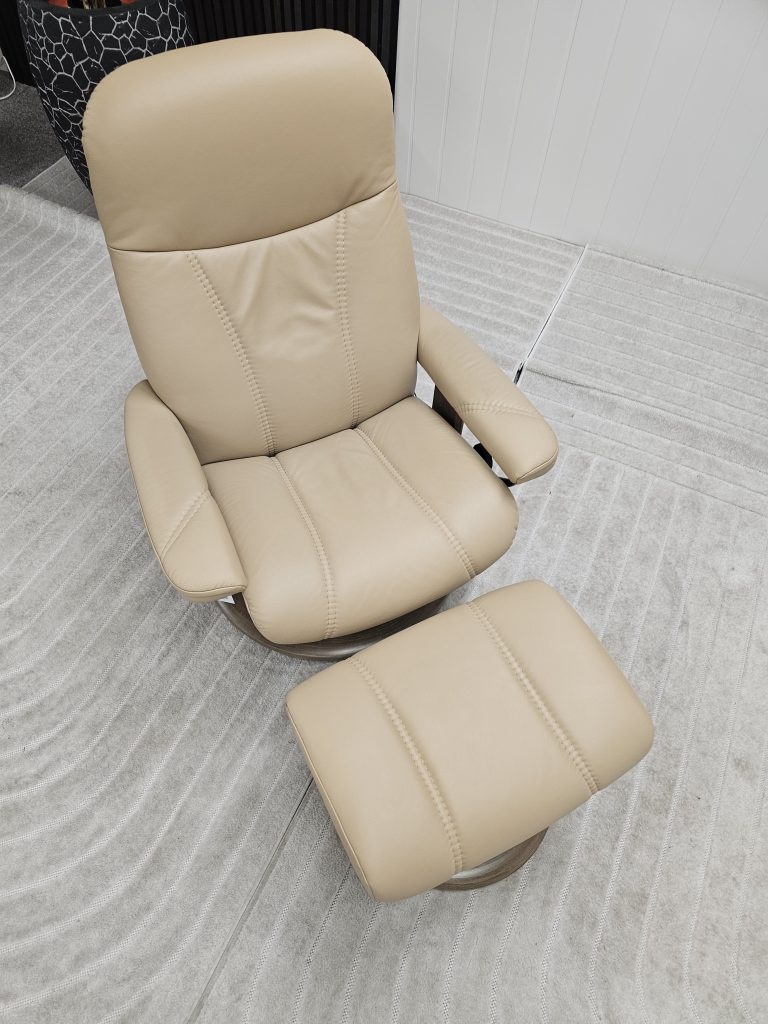 Stressless® Consul lenestol med krakk