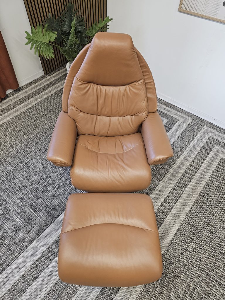 Stressless® Voyager lenestol med krakk