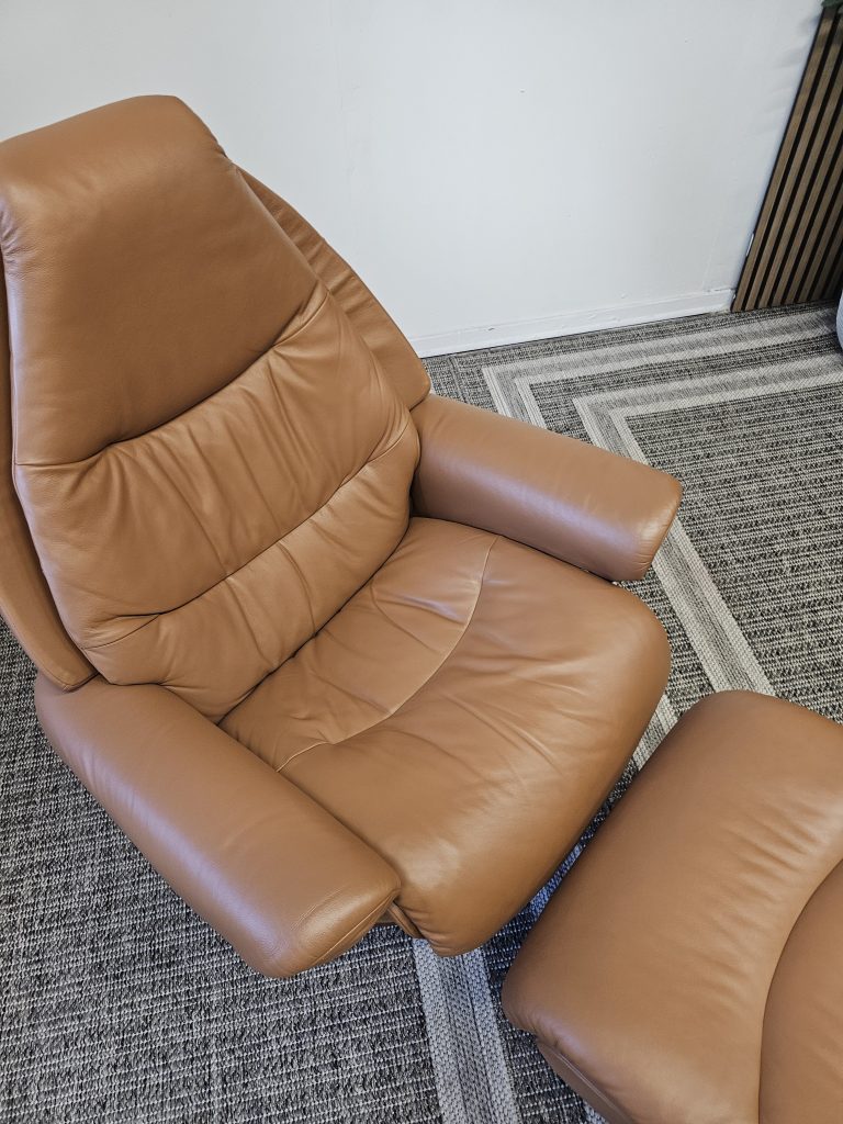 Stressless® Voyager lenestol med krakk